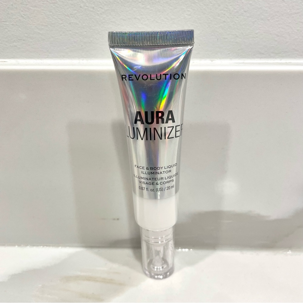 🟠5/$25 NEW Revolution Aura Luminizer Face & Body Liquid Illuminator Highlighter